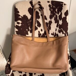 Easy Zipper Tote from Cuyana in Cappuccino Tan Leather Like New